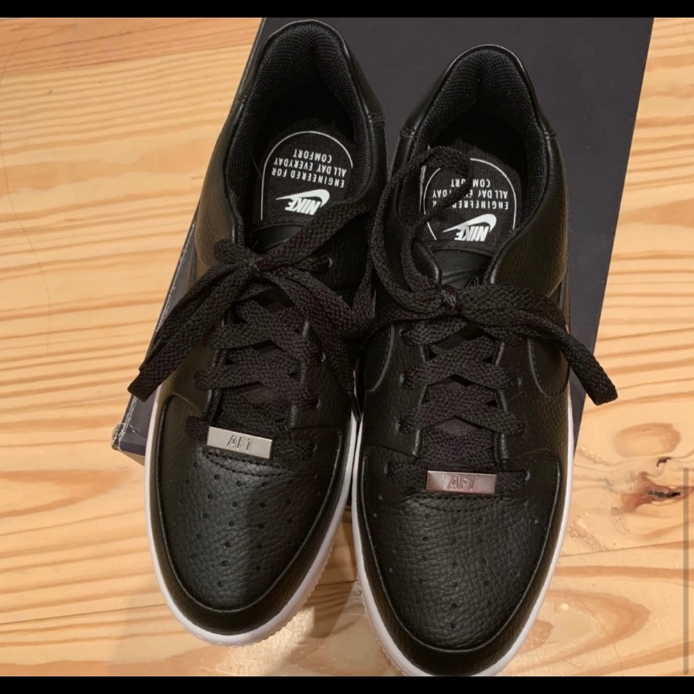 Nike Sage Low